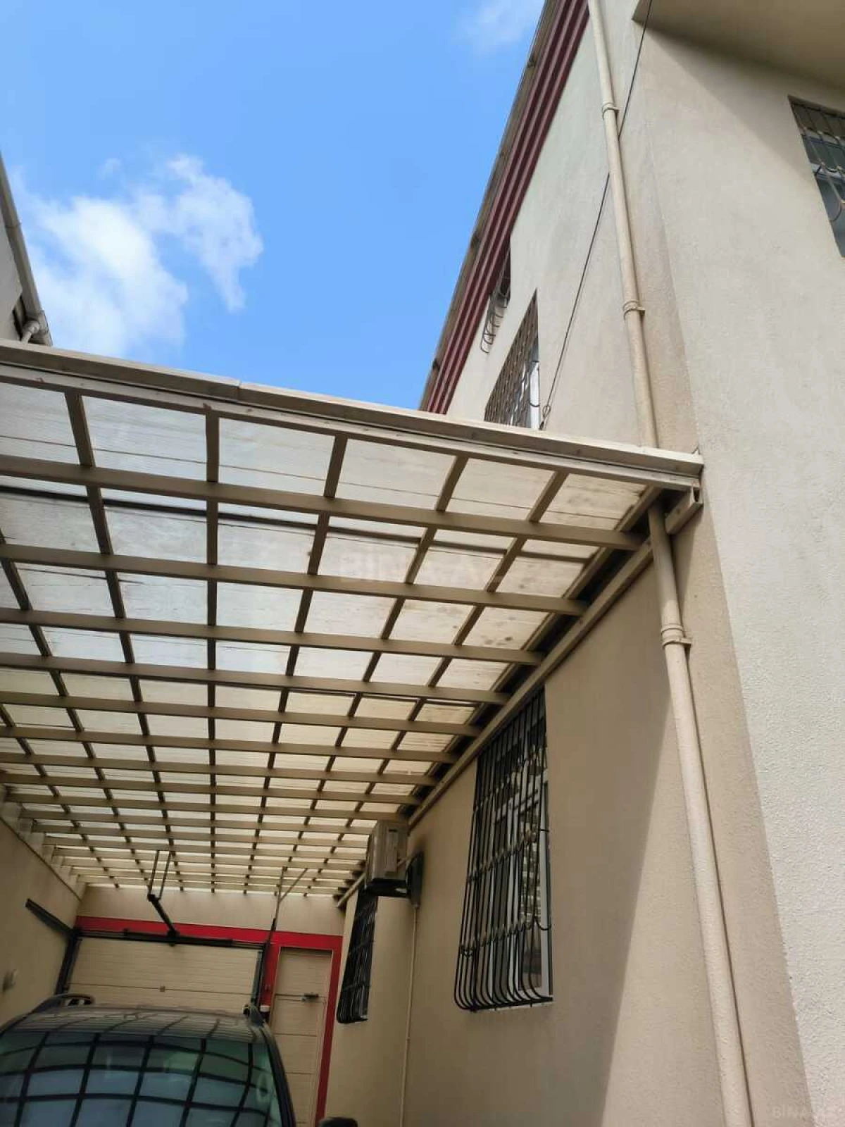 Satılır 6 otaqlı həyət evi 385 m²