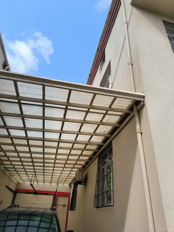 Satılır 6 otaqlı həyət evi 385 m²