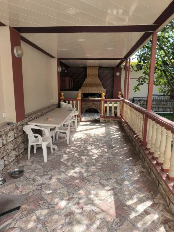 Satılır 6 otaqlı həyət evi 385 m²