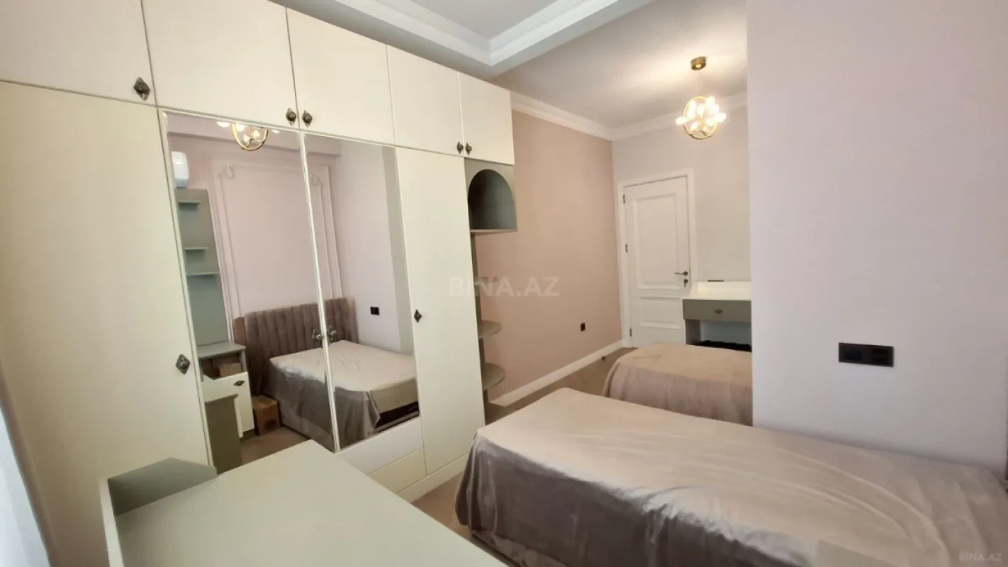 Satılır 3 otaqlı mənzil 130 m²