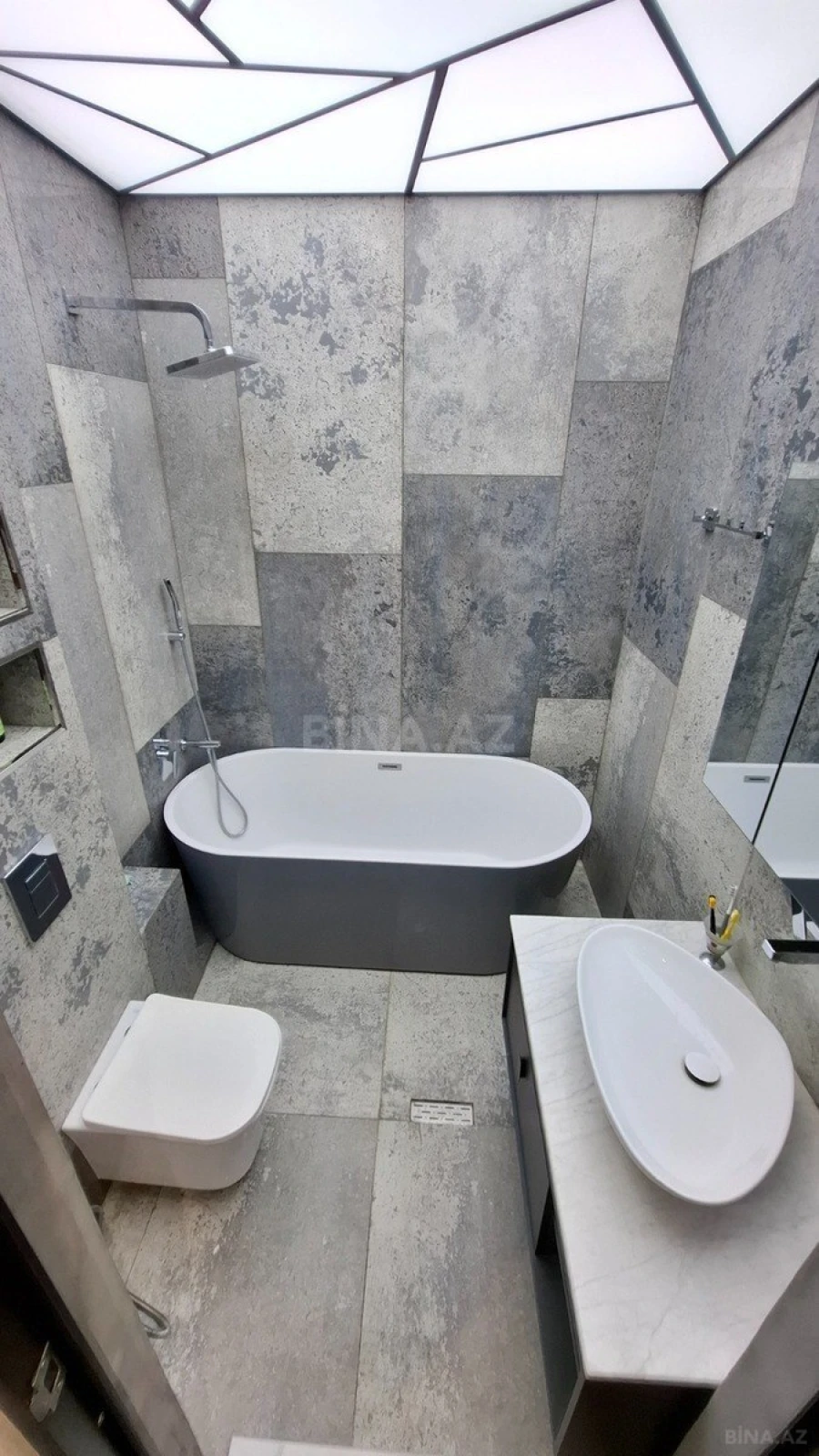 Satılır 3 otaqlı mənzil 130 m²