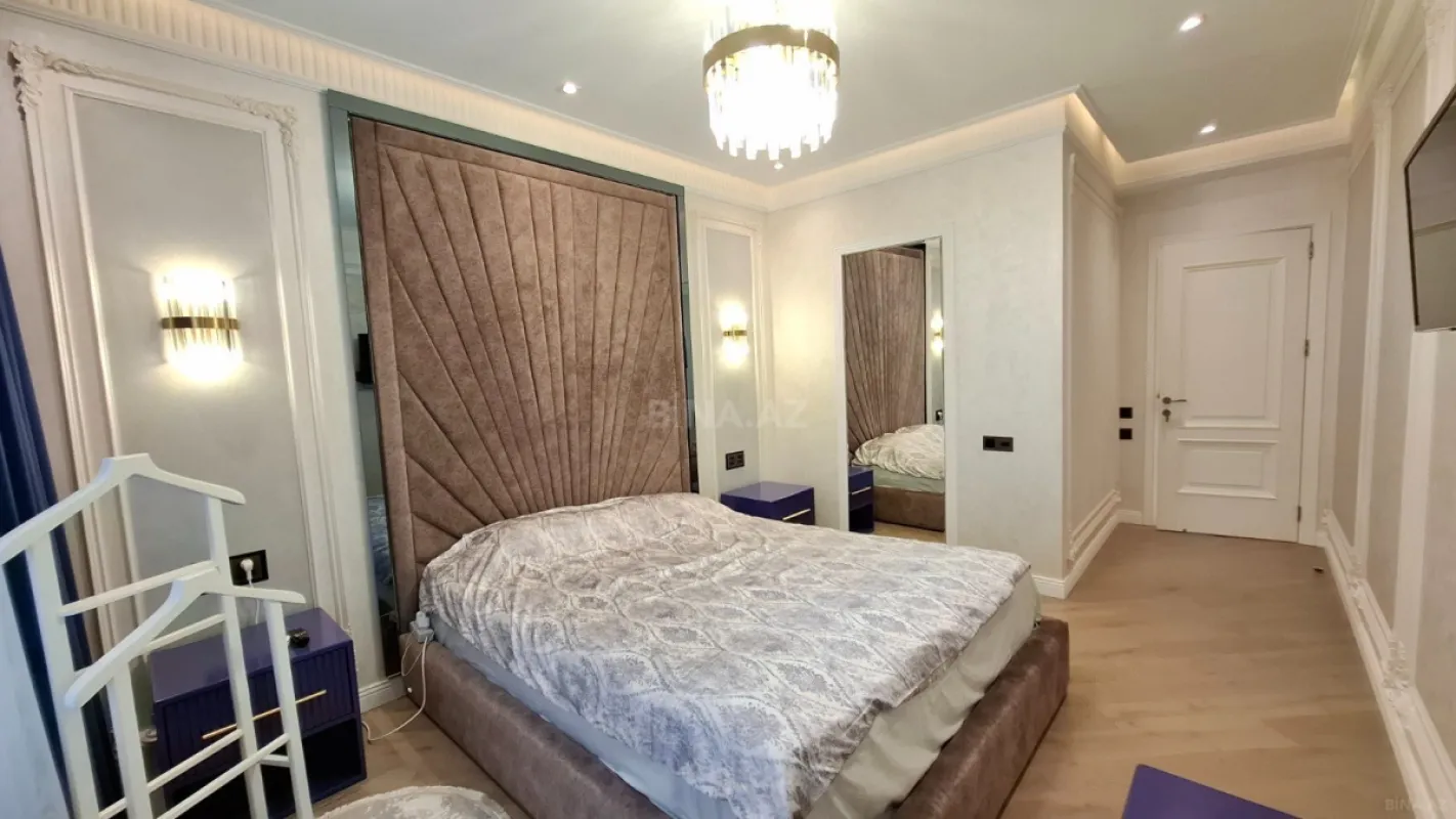 Satılır 3 otaqlı mənzil 130 m²