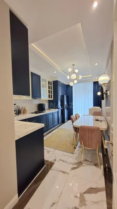 Satılır 3 otaqlı mənzil 130 m²