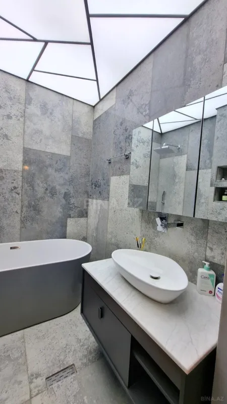 Satılır 3 otaqlı mənzil 130 m²