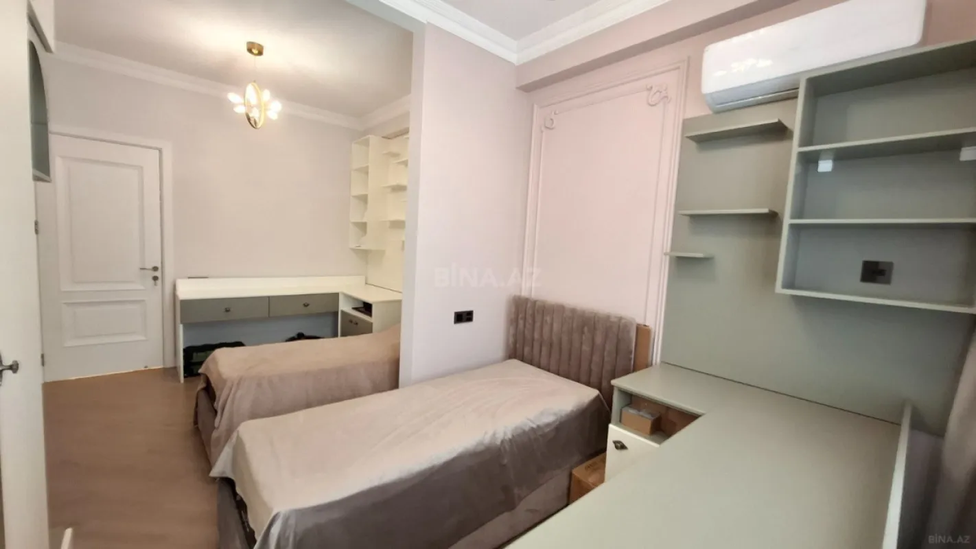 Satılır 3 otaqlı mənzil 130 m²
