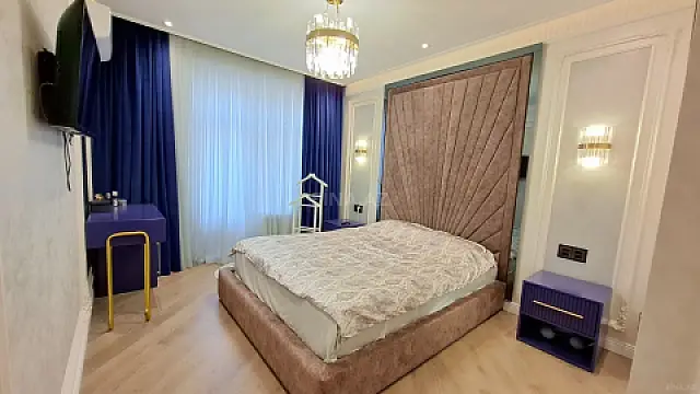 Satılır 3 otaqlı mənzil 130 m²