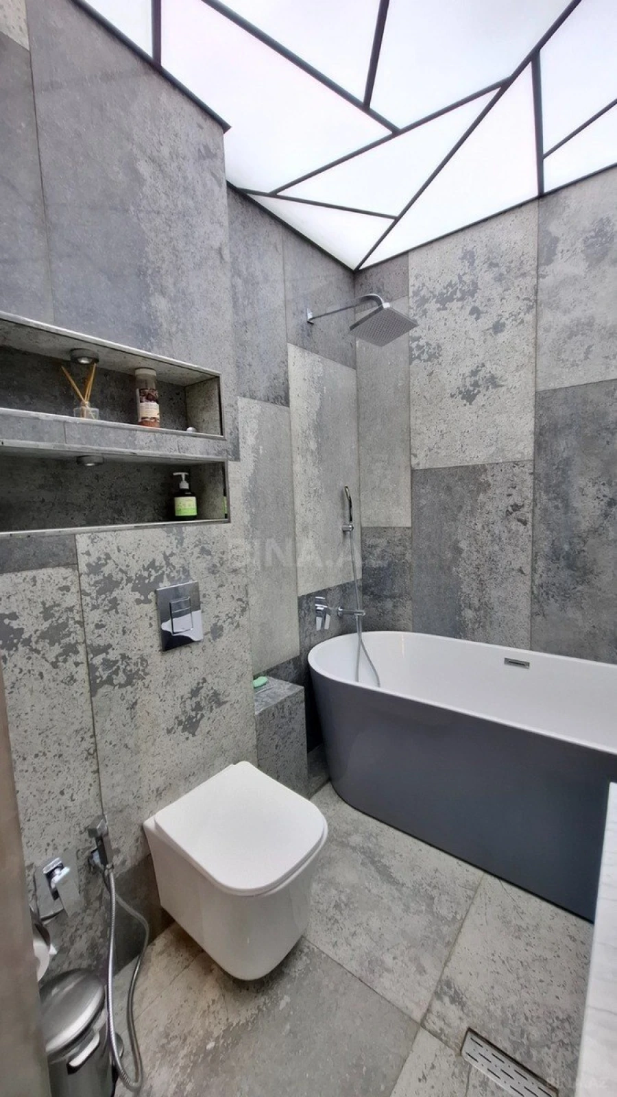 Satılır 3 otaqlı mənzil 130 m²