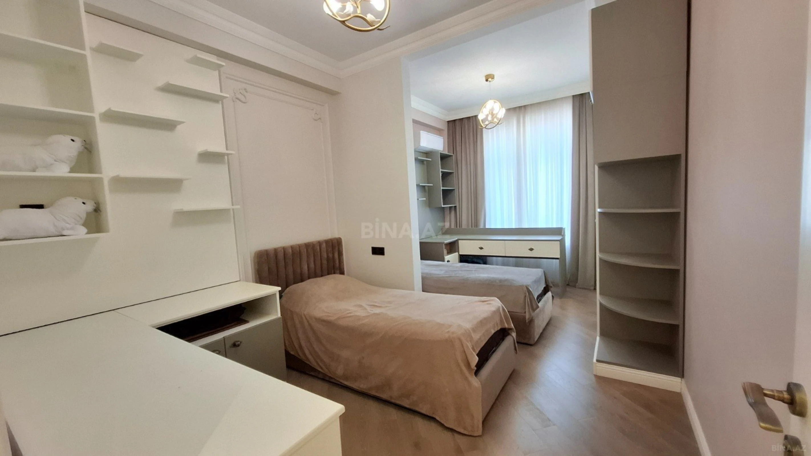 Satılır 3 otaqlı mənzil 130 m²