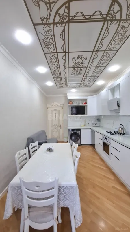 Satılır 3 otaqlı mənzil 130 m²