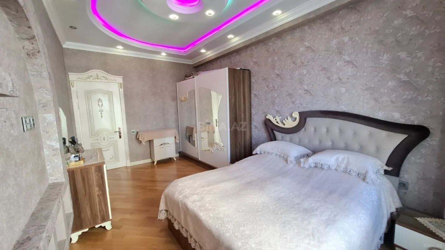 Satılır 3 otaqlı mənzil 130 m²