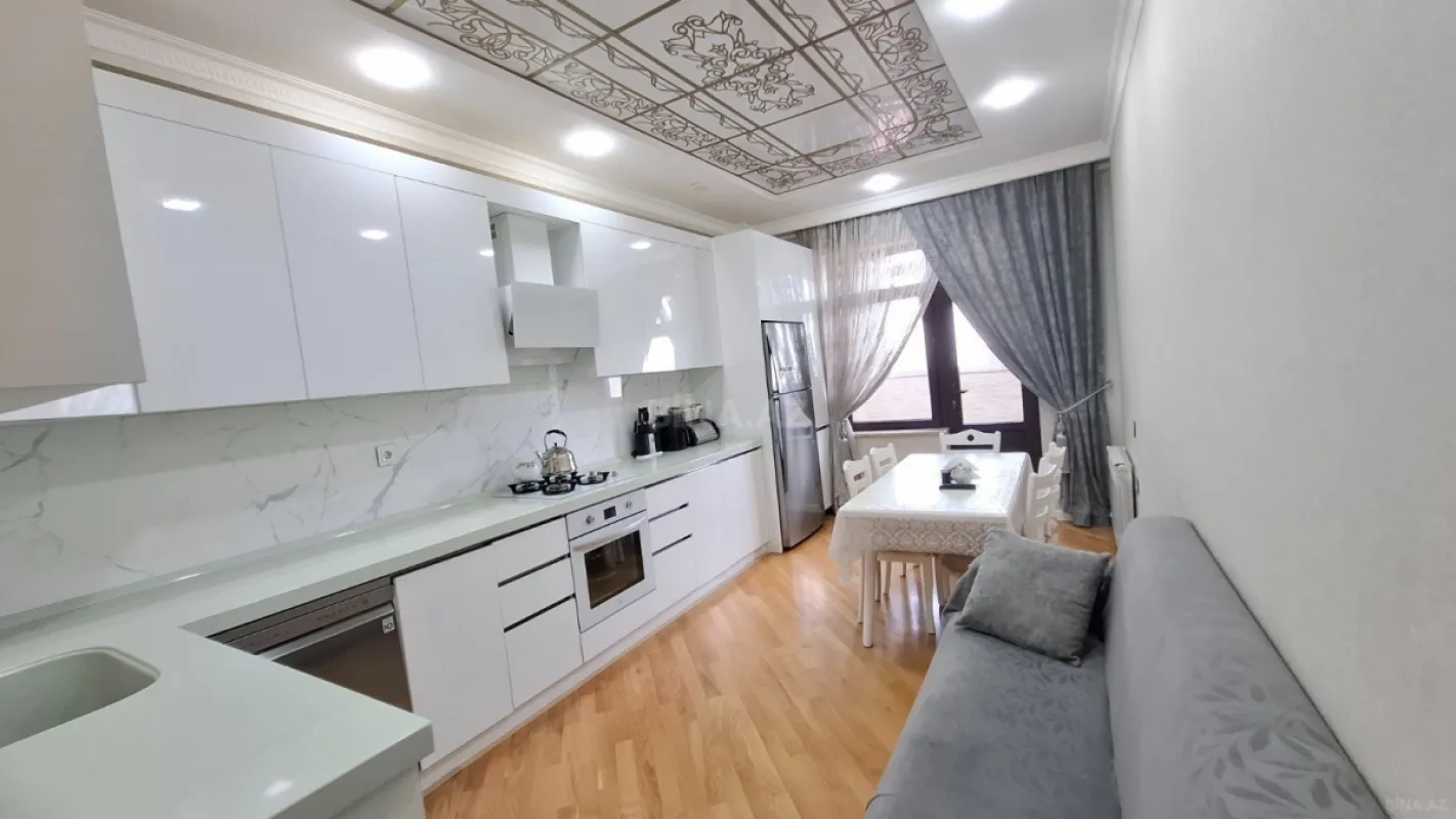 Satılır 3 otaqlı mənzil 130 m²