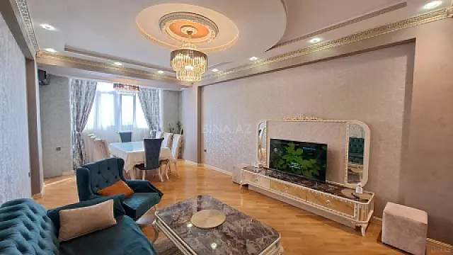 Satılır 3 otaqlı mənzil 130 m²