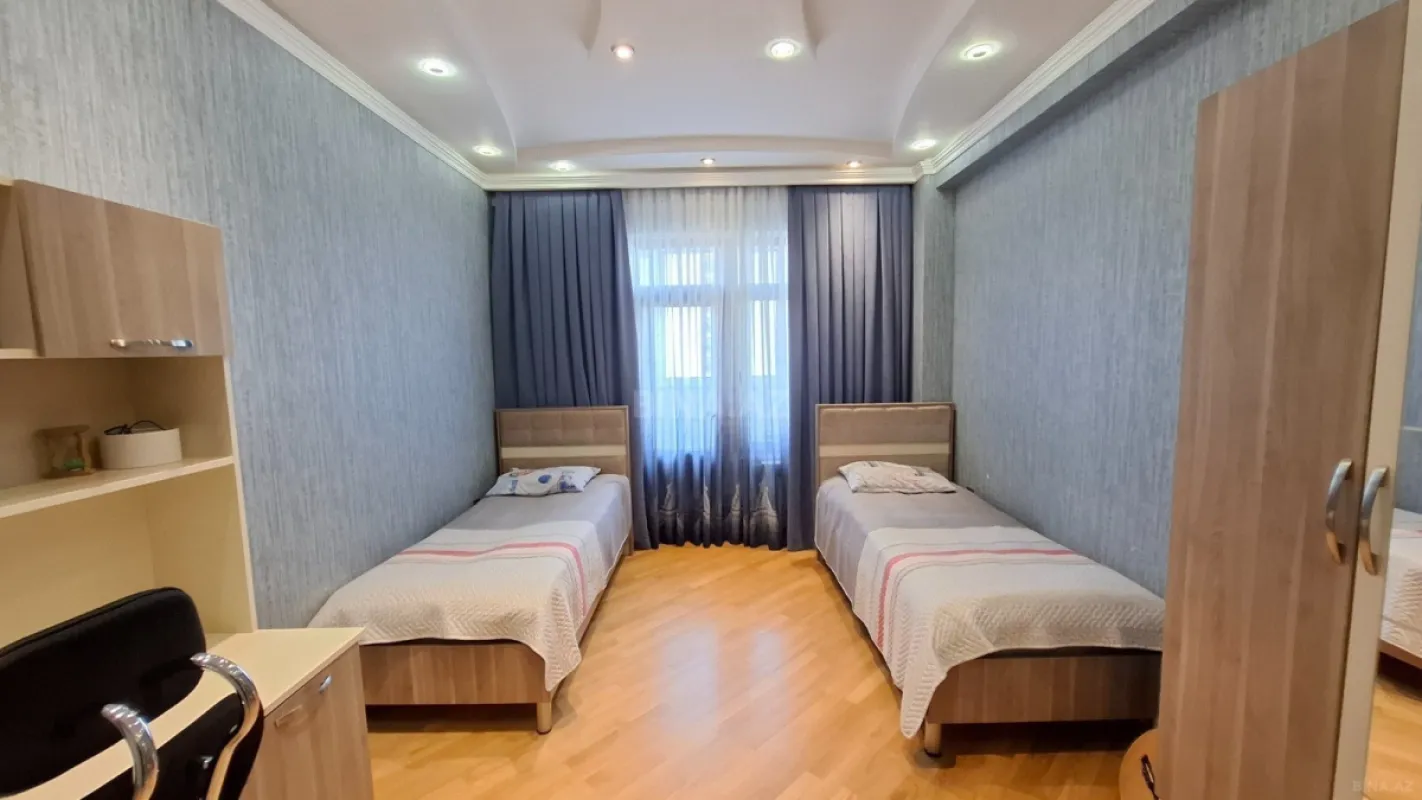 Satılır 3 otaqlı mənzil 130 m²