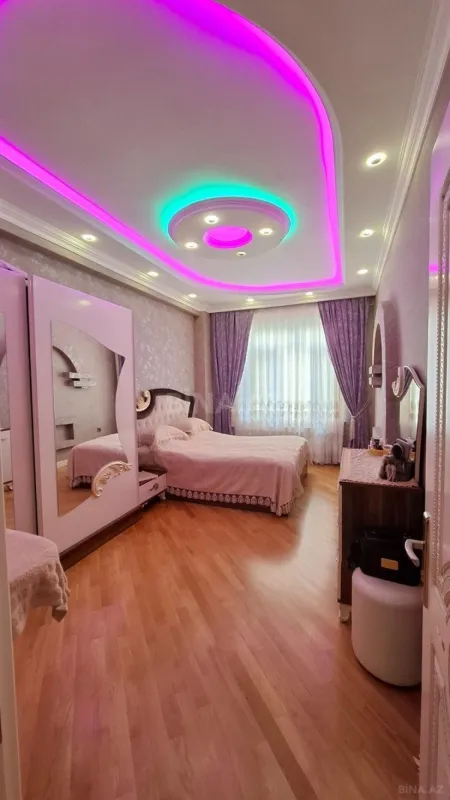 Satılır 3 otaqlı mənzil 130 m²