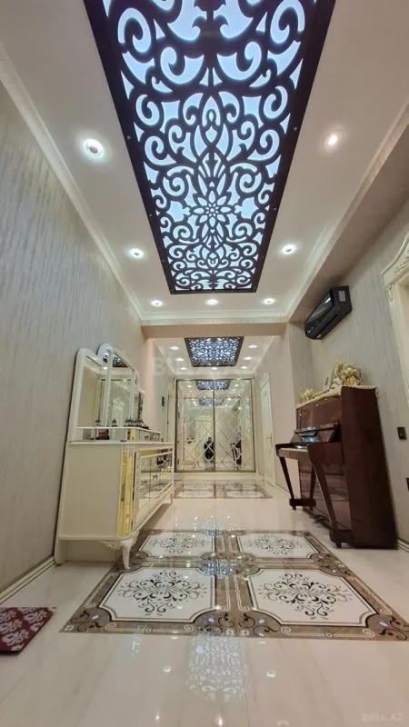 Satılır 3 otaqlı mənzil 130 m²