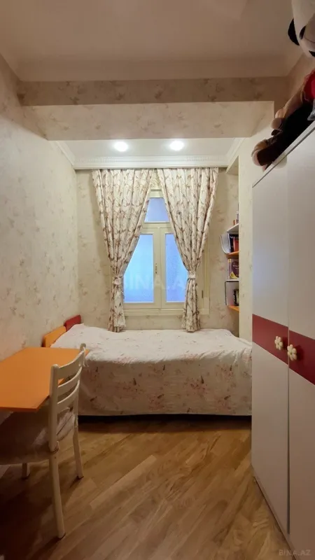 Satılır 3 otaqlı mənzil 130 m²
