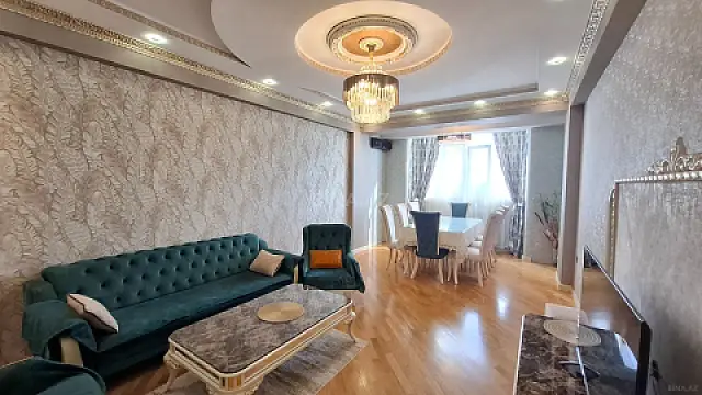 Satılır 3 otaqlı mənzil 130 m²