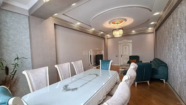 Satılır 3 otaqlı mənzil 130 m²