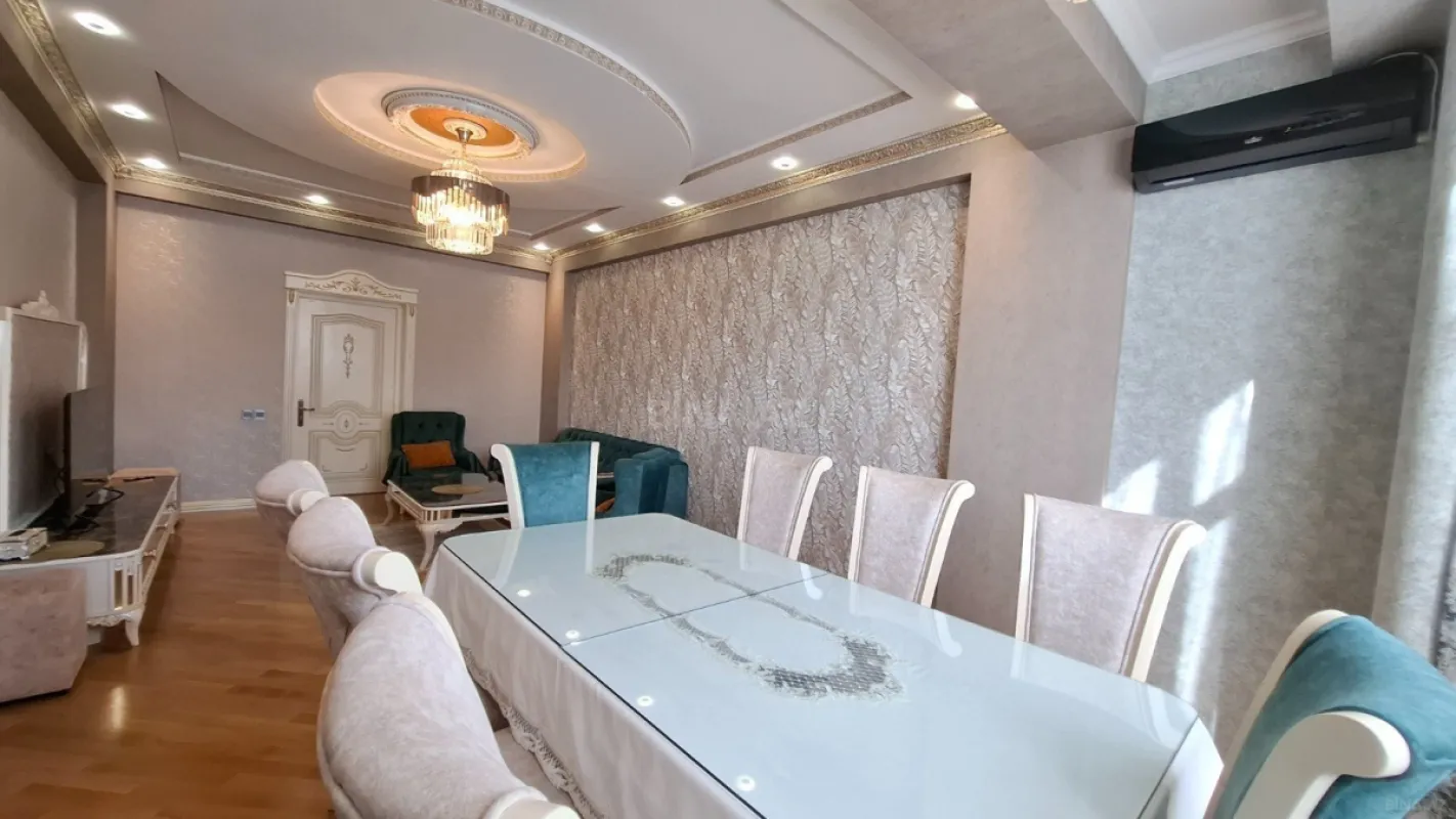 Satılır 3 otaqlı mənzil 130 m²