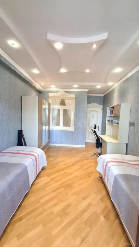 Satılır 3 otaqlı mənzil 130 m²