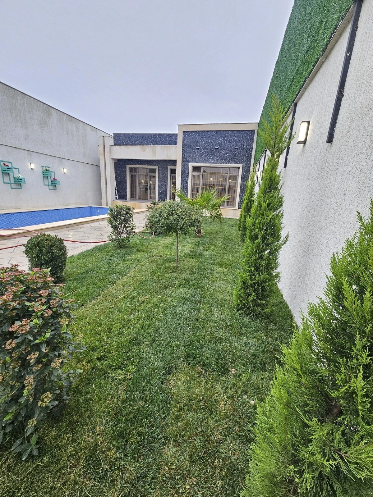 Satılır 4 otaqlı həyət evi 180 m²