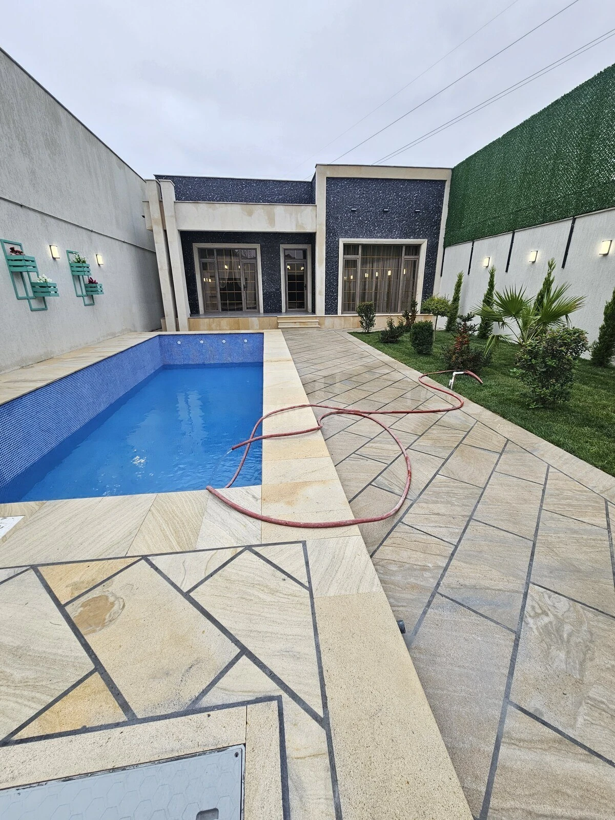 Satılır 4 otaqlı həyət evi 180 m²