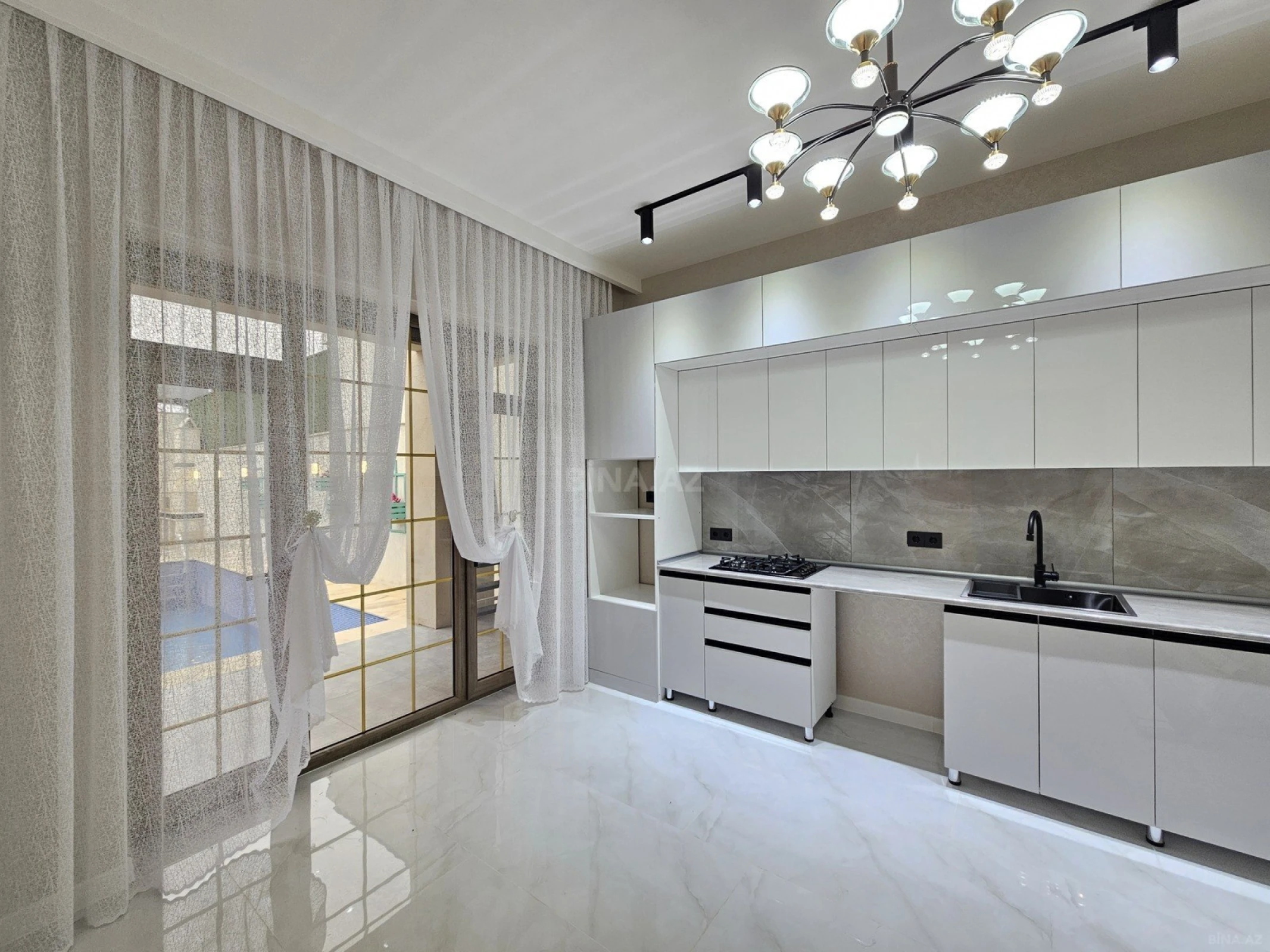 Satılır 4 otaqlı həyət evi 180 m²