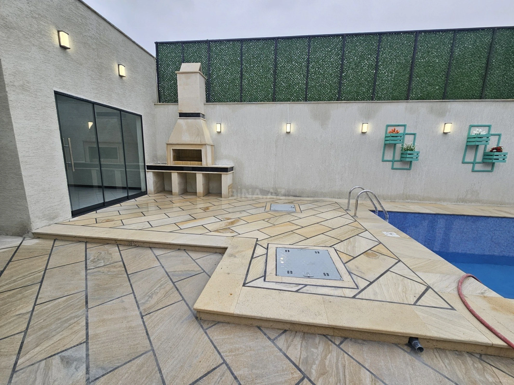 Satılır 4 otaqlı həyət evi 180 m²