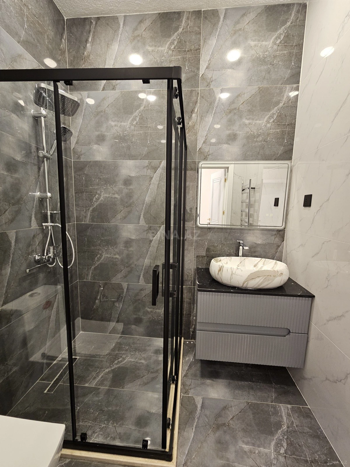 Satılır 4 otaqlı həyət evi 180 m²