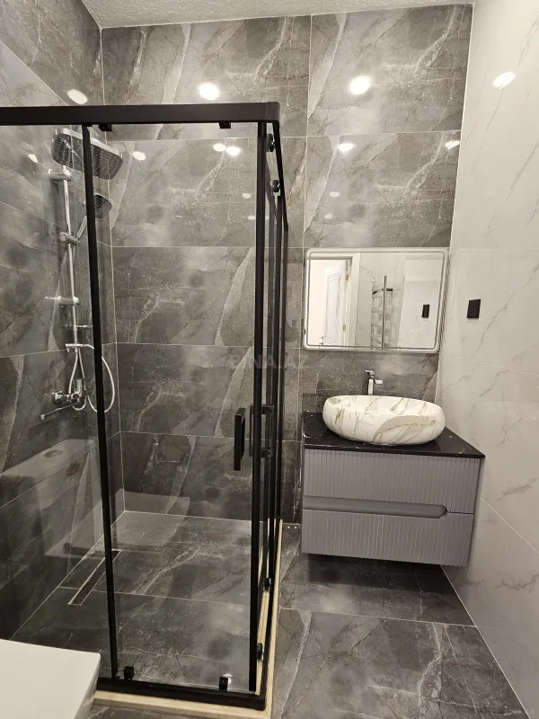 Satılır 4 otaqlı həyət evi 180 m²