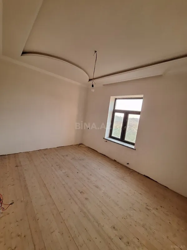 Satılır 4 otaqlı həyət evi 243 m²