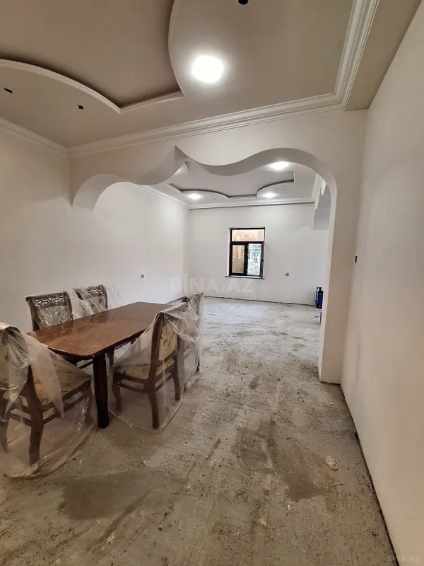 Satılır 4 otaqlı həyət evi 243 m²