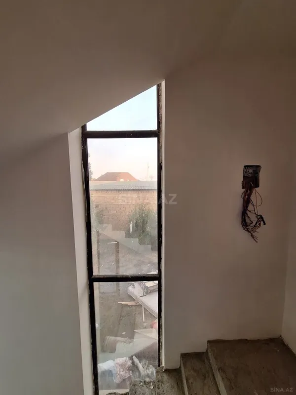 Satılır 4 otaqlı həyət evi 243 m²