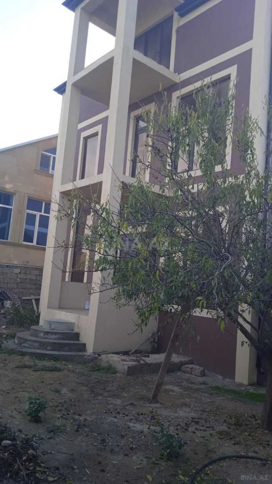 Satılır 4 otaqlı həyət evi 243 m²