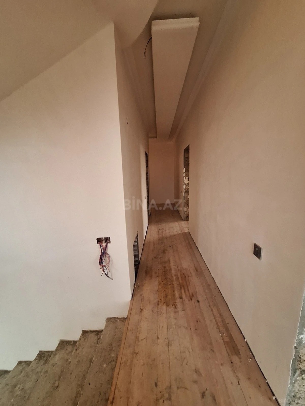 Satılır 4 otaqlı həyət evi 243 m²