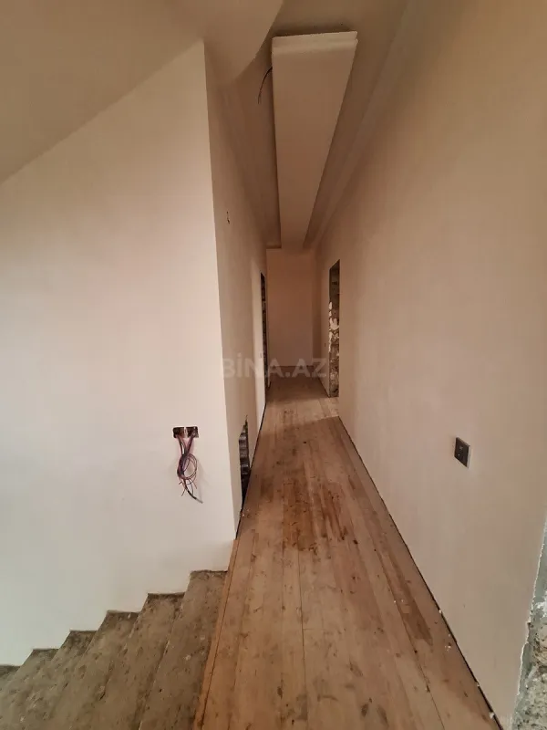 Satılır 4 otaqlı həyət evi 243 m²