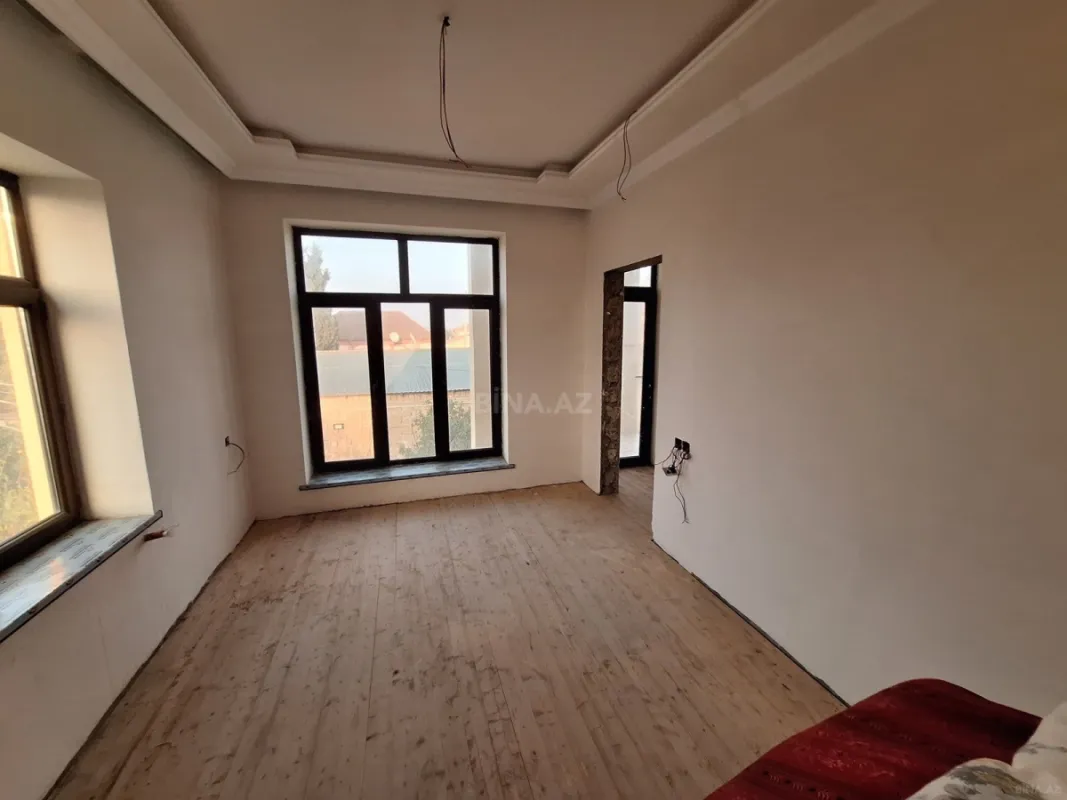 Satılır 4 otaqlı həyət evi 243 m²