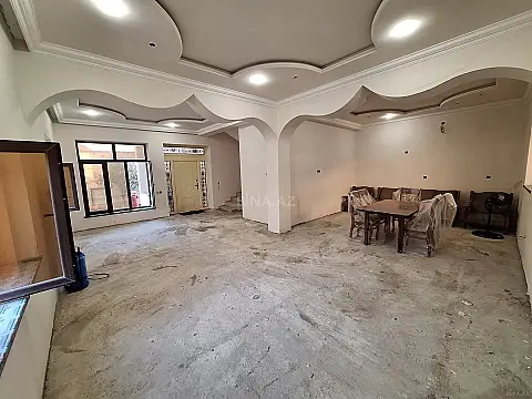 Satılır 4 otaqlı həyət evi 243 m²