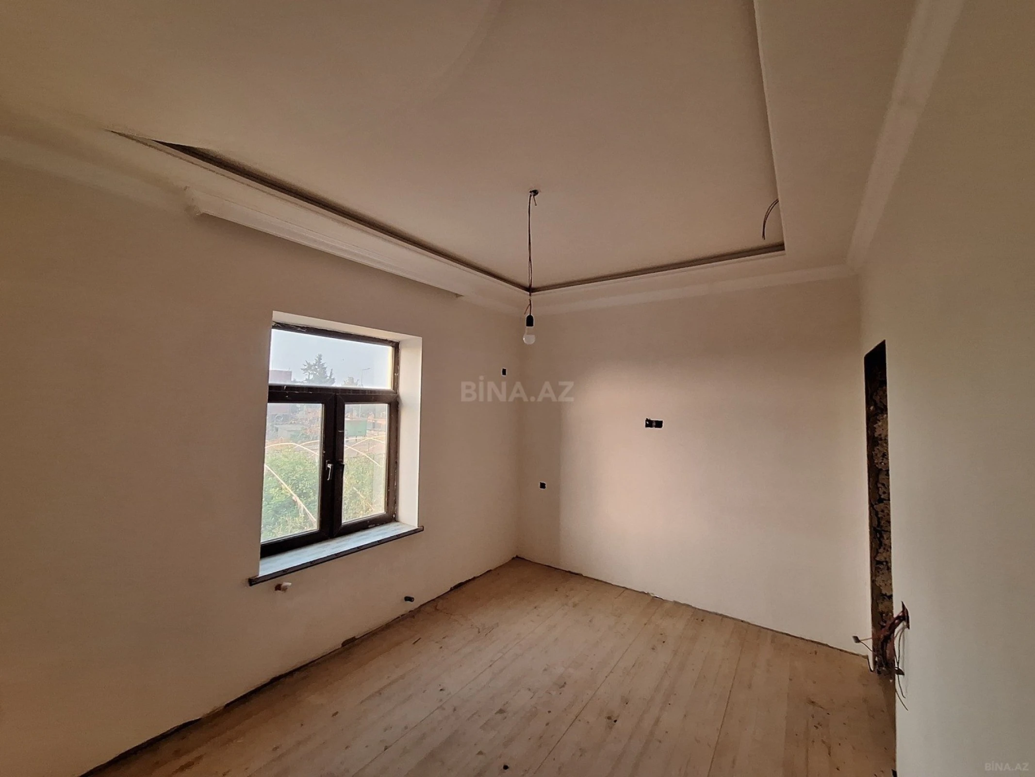 Satılır 4 otaqlı həyət evi 243 m²