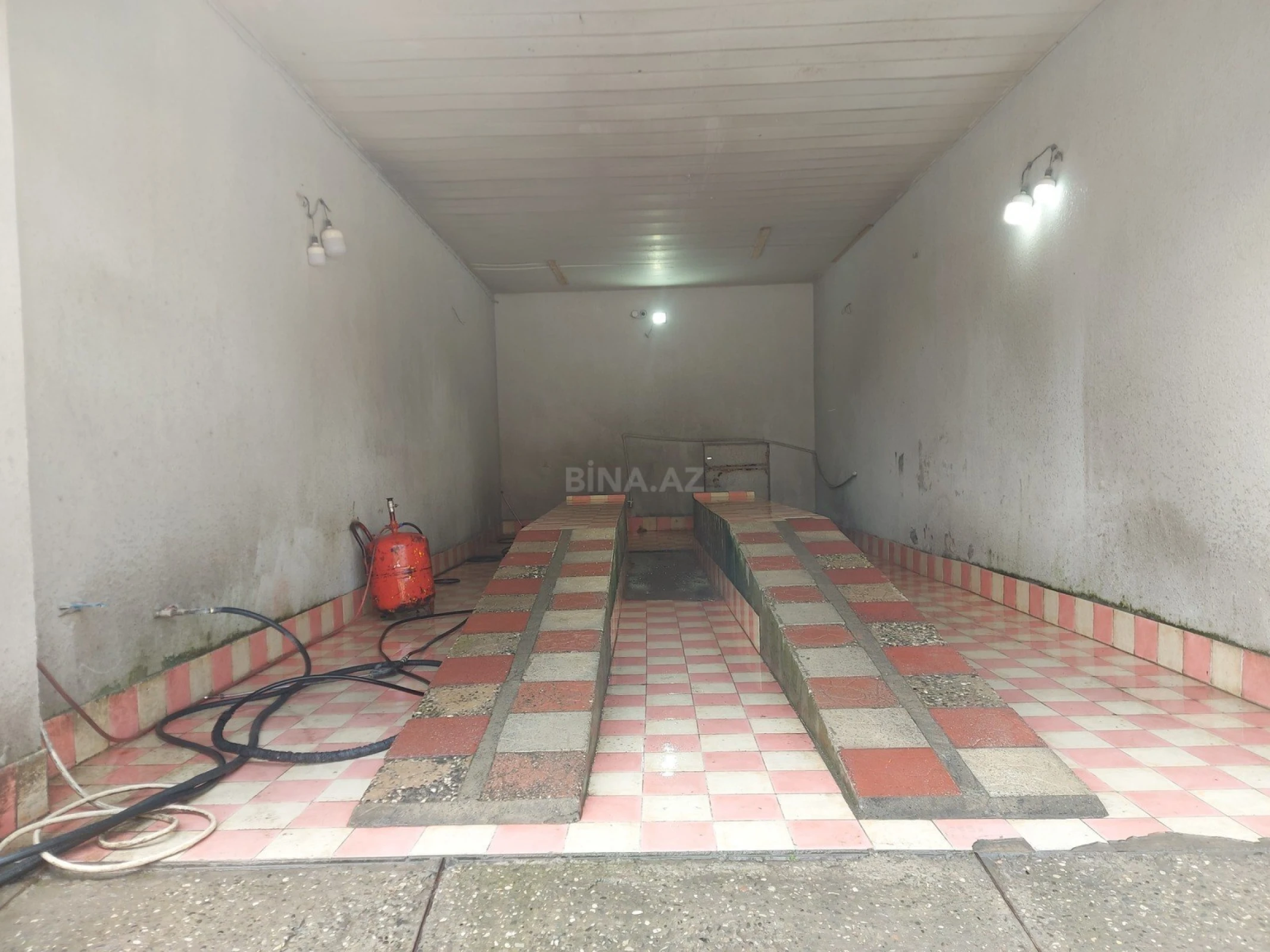 Satılır 4 otaqlı həyət evi 243 m²