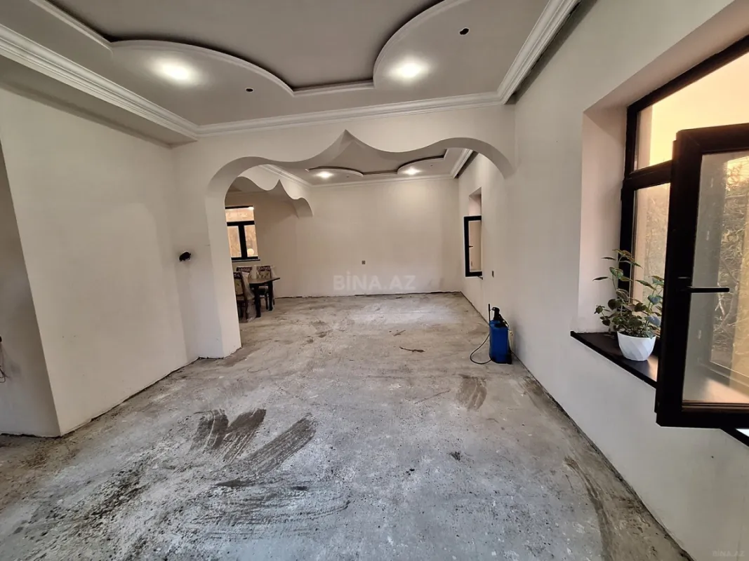 Satılır 4 otaqlı həyət evi 243 m²