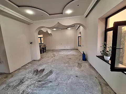 Satılır 4 otaqlı həyət evi 243 m²