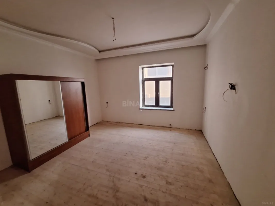 Satılır 4 otaqlı həyət evi 243 m²