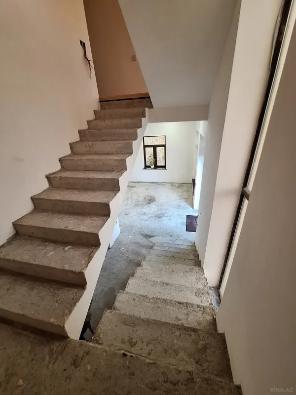 Satılır 4 otaqlı həyət evi 243 m²