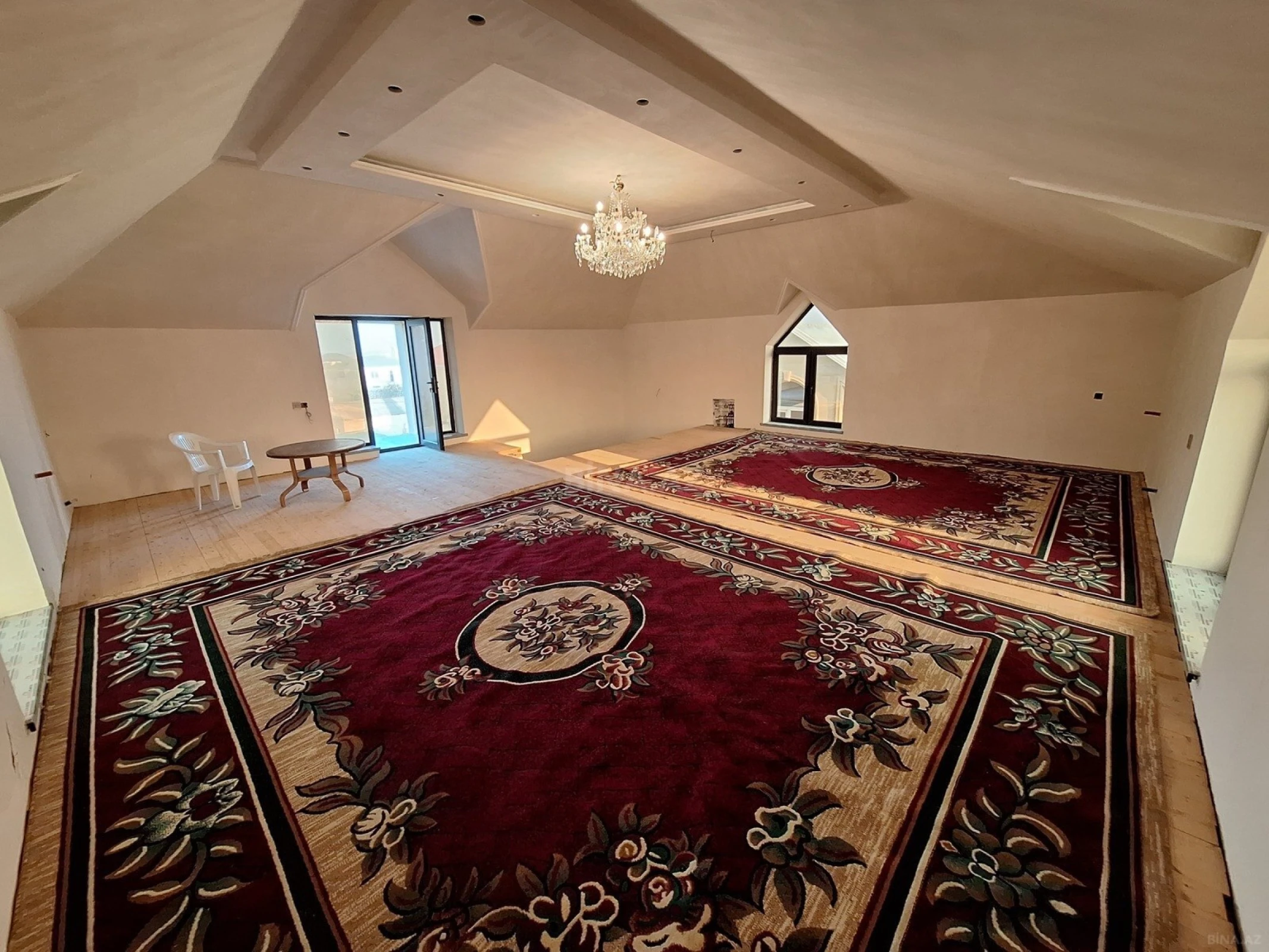 Satılır 4 otaqlı həyət evi 243 m²