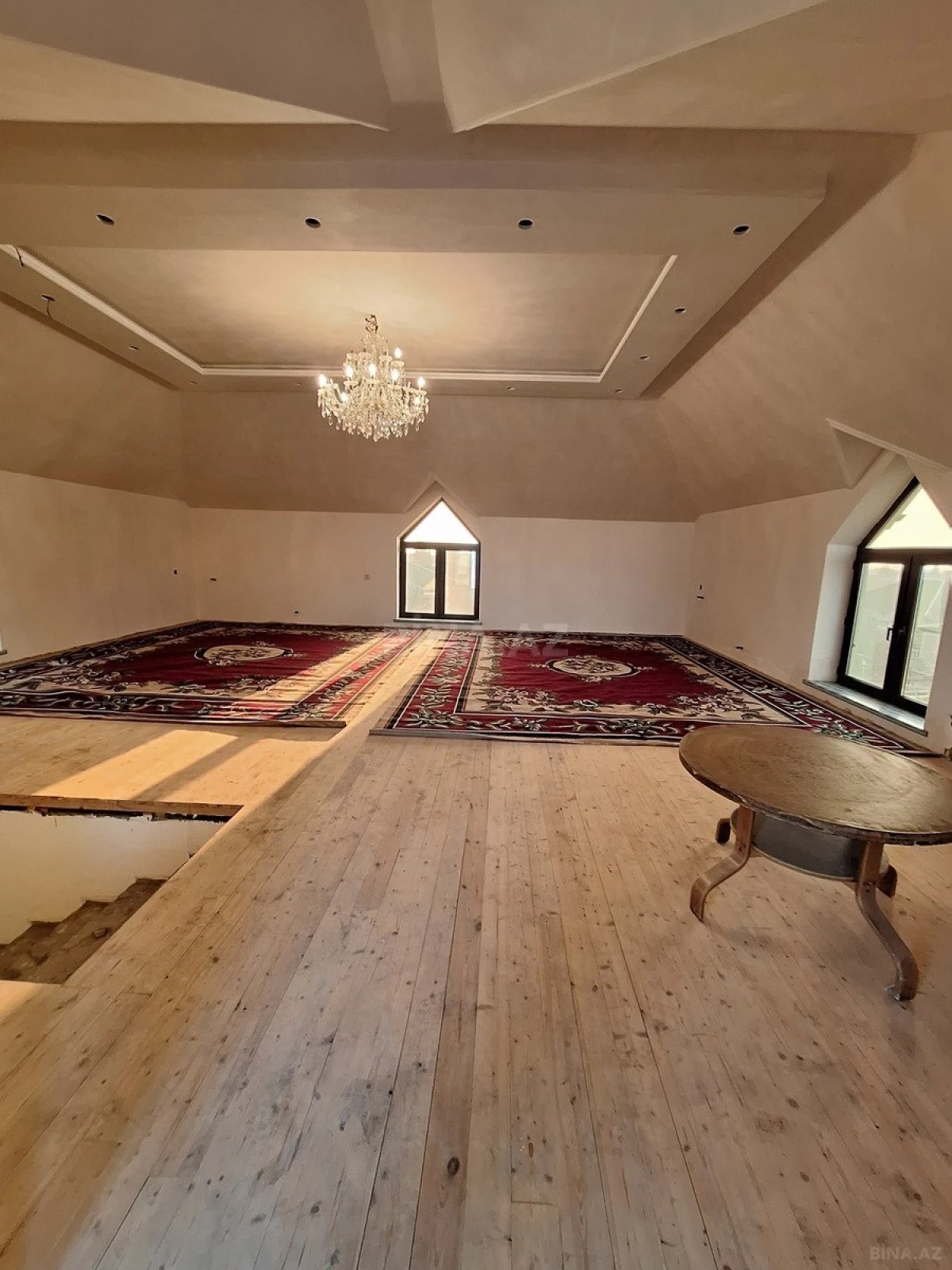 Satılır 4 otaqlı həyət evi 243 m²