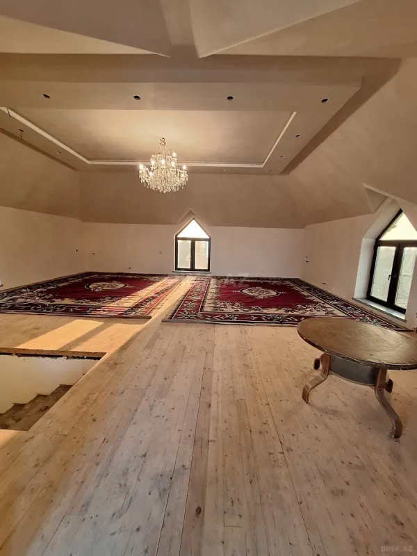 Satılır 4 otaqlı həyət evi 243 m²