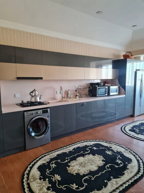 Satılır 3 otaqlı mənzil 240 m²