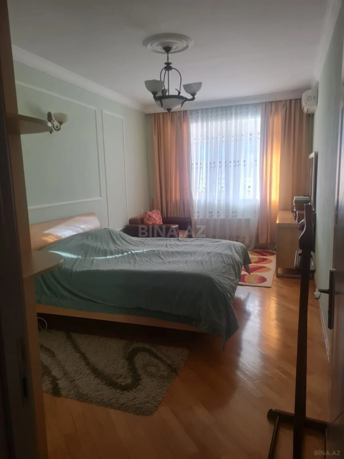 Satılır 3 otaqlı mənzil 240 m²