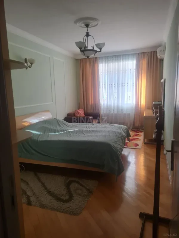 Satılır 3 otaqlı mənzil 240 m²
